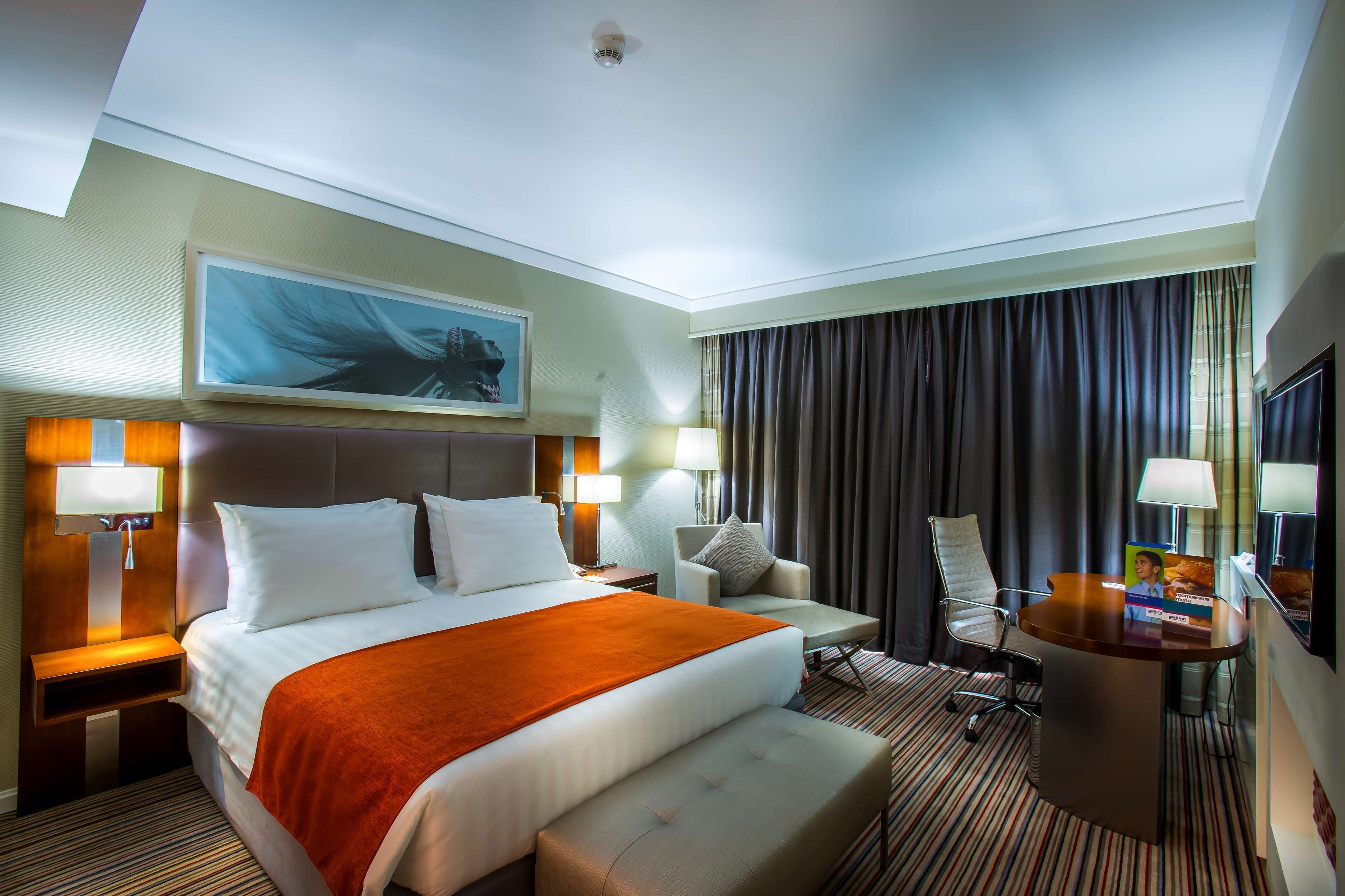 minibar, in-room safe, desk, laptop workspace