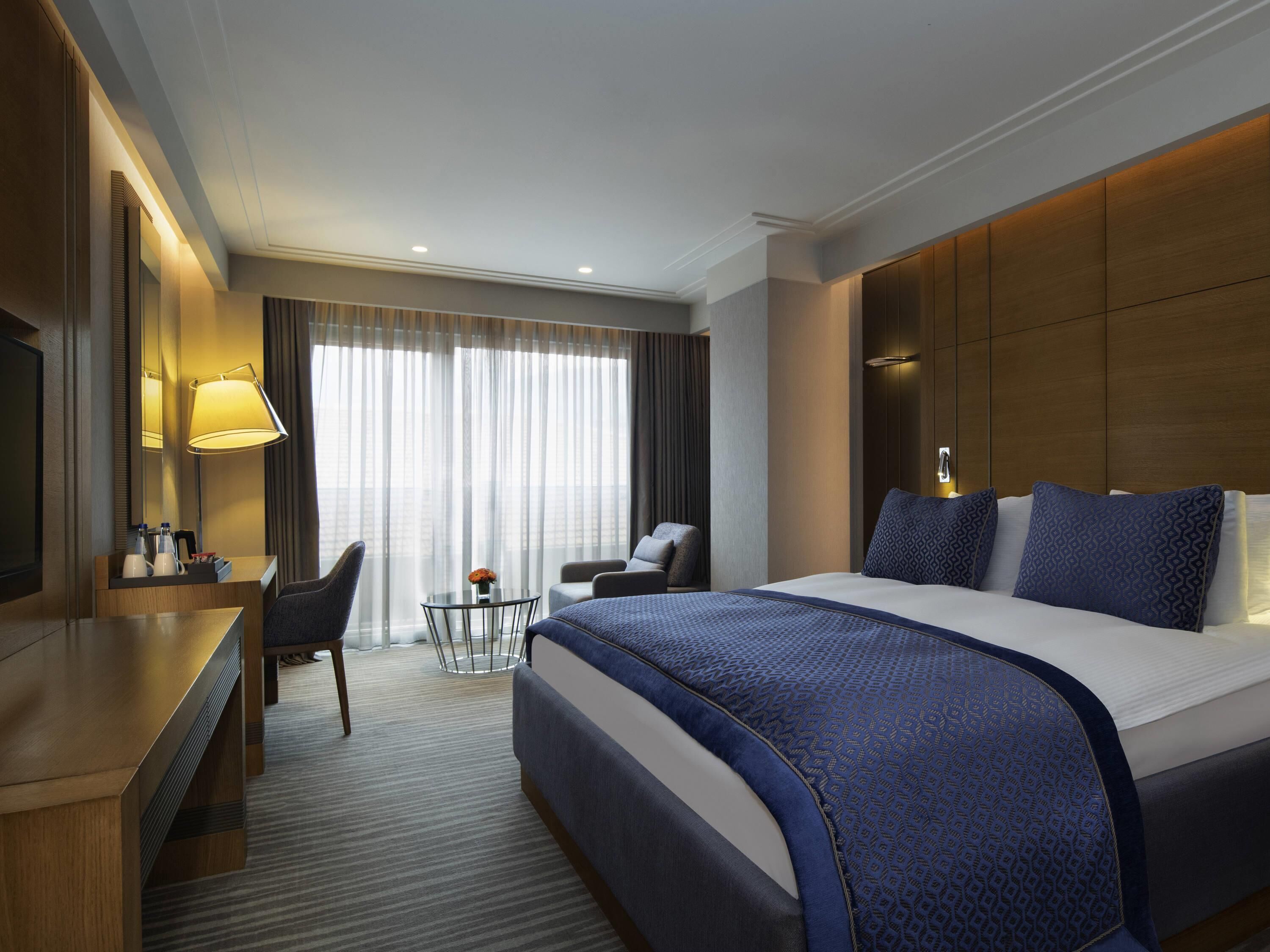 Klassieke kamer, 1 kingsize bed | 1 slaapkamer, donzen dekbedden, een minibar, een kluis op de kamer