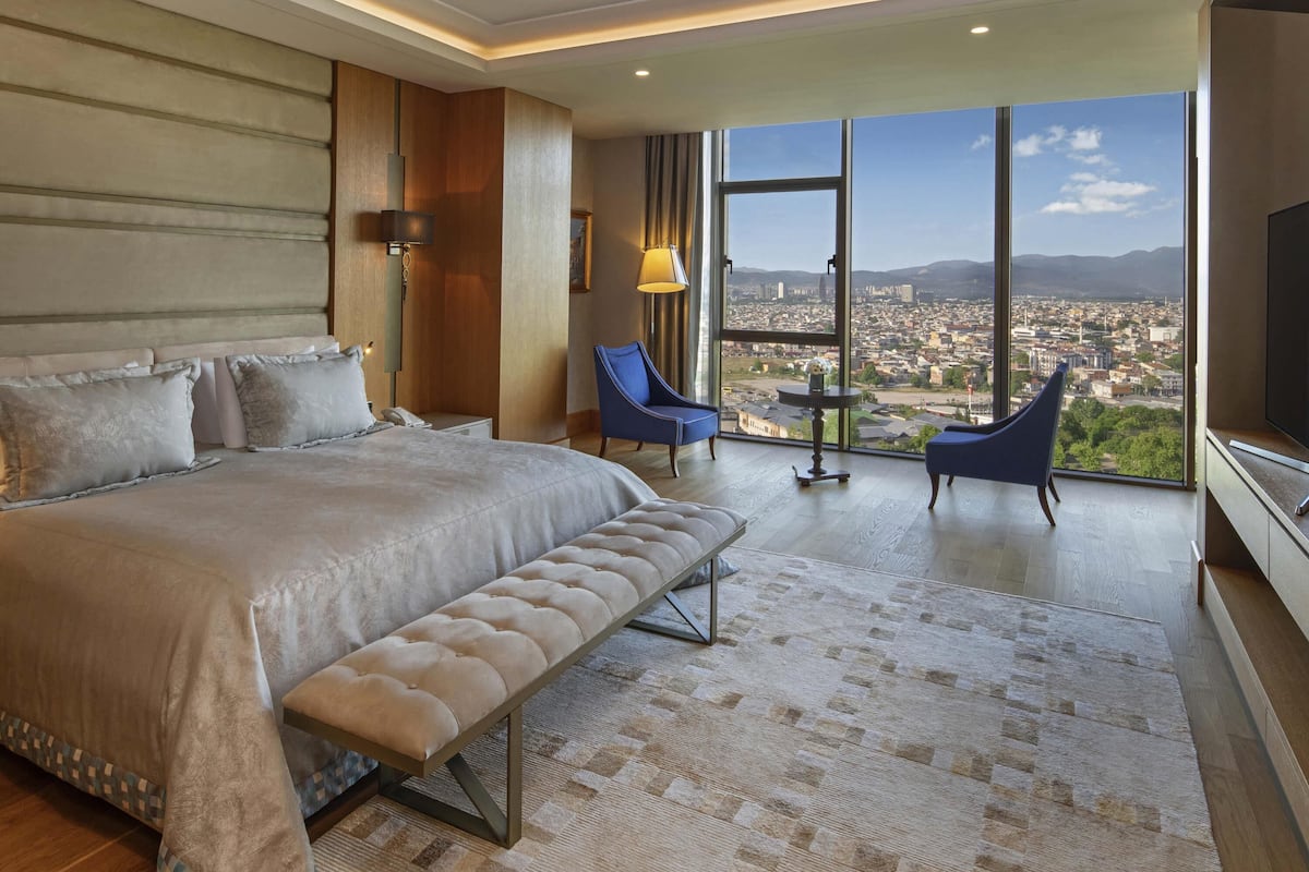 1 bedroom, down duvets, minibar, in-room safe