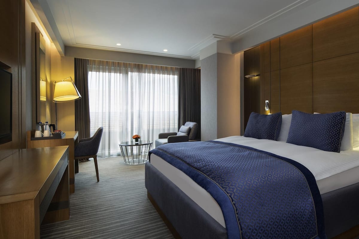 Chambre Classique, 1 très grand lit | 1 chambre, couette en duvet d'oie, minibar