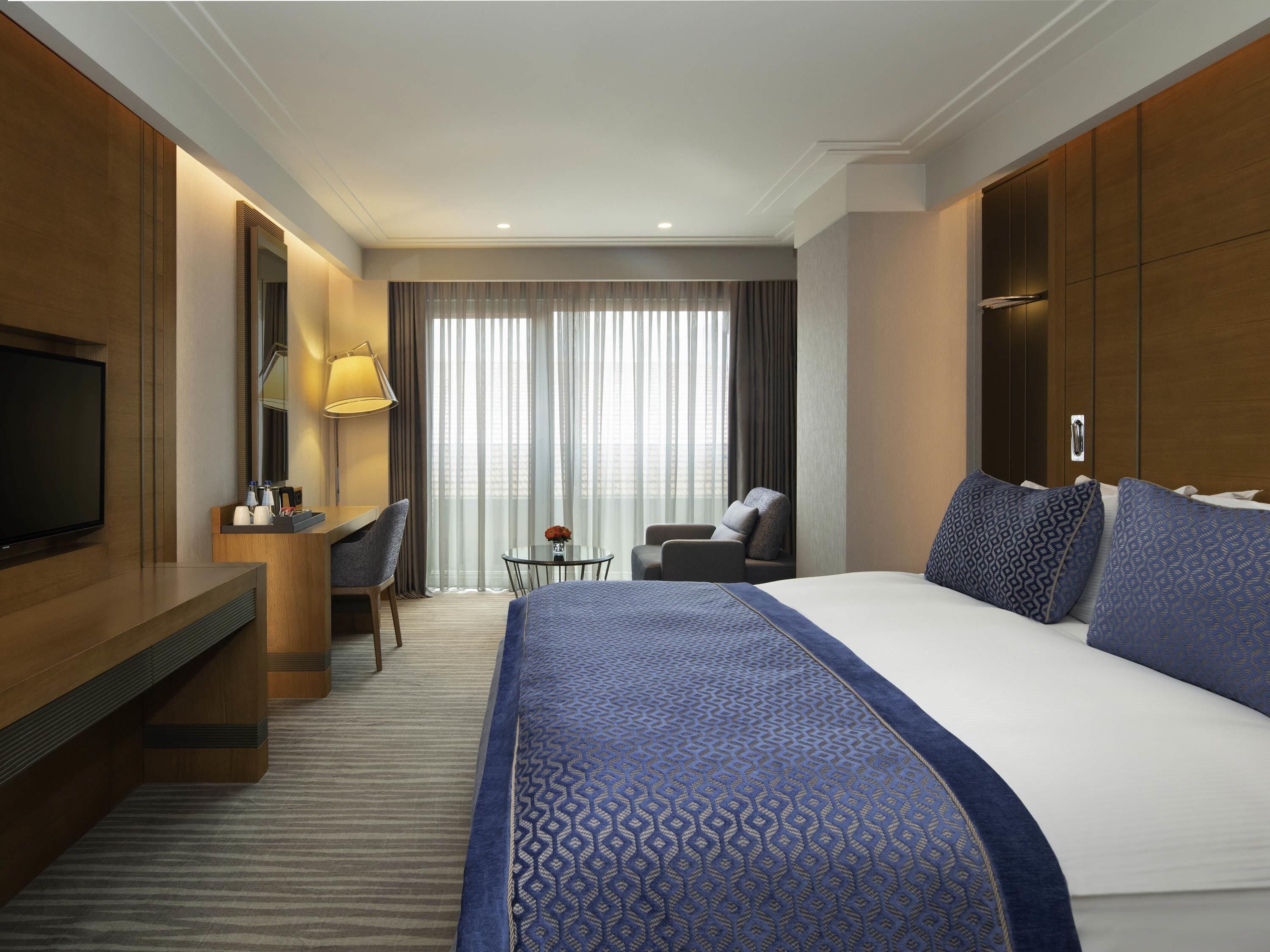 1 bedroom, down comforters, minibar, in-room safe