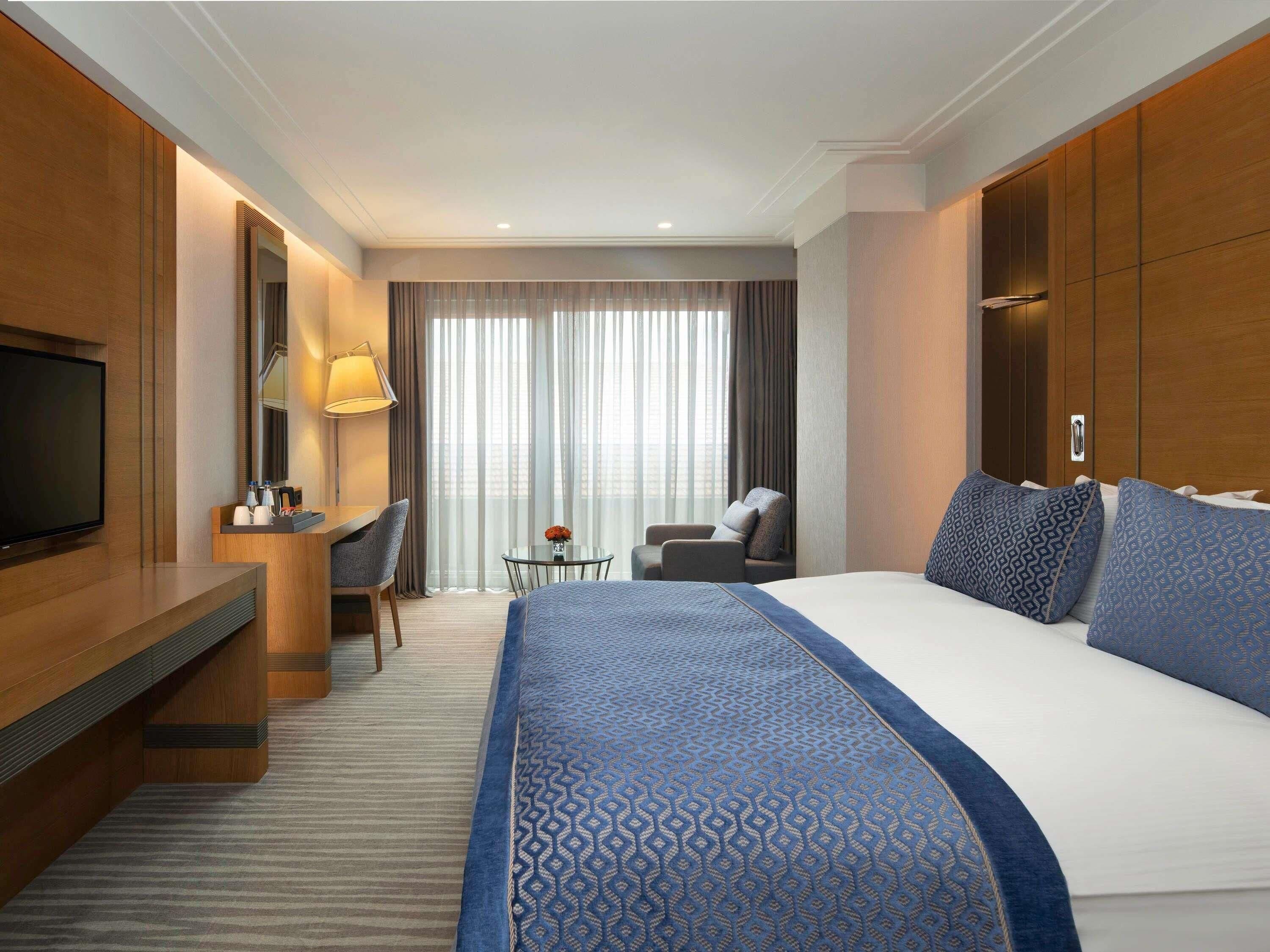 Family Room, Multiple Beds | 1 bedroom, down comforters, minibar, in-room safe