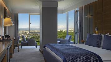 Premium Room, 1 Double Bed | 1 bedroom, down comforters, minibar, in-room safe