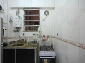 Apartamento standard, 1 quarto | Cozinha privada | Geladeira, micro-ondas, cafeteira/chaleira