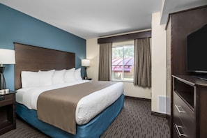 Suite, 1 kingsize-seng, ikke-røyk | Skrivebord, blendingsgardiner og strykejern/-brett