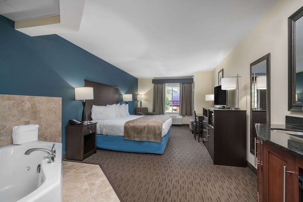 Suite estudio, 1 cama King size, para no fumadores | Escritorio, cortinas blackout y tabla de planchar con plancha