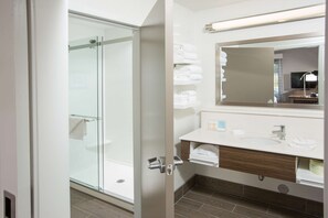Bathroom - Hampton Inn & Suites Buellton/Santa Ynez Valley (Buellton)