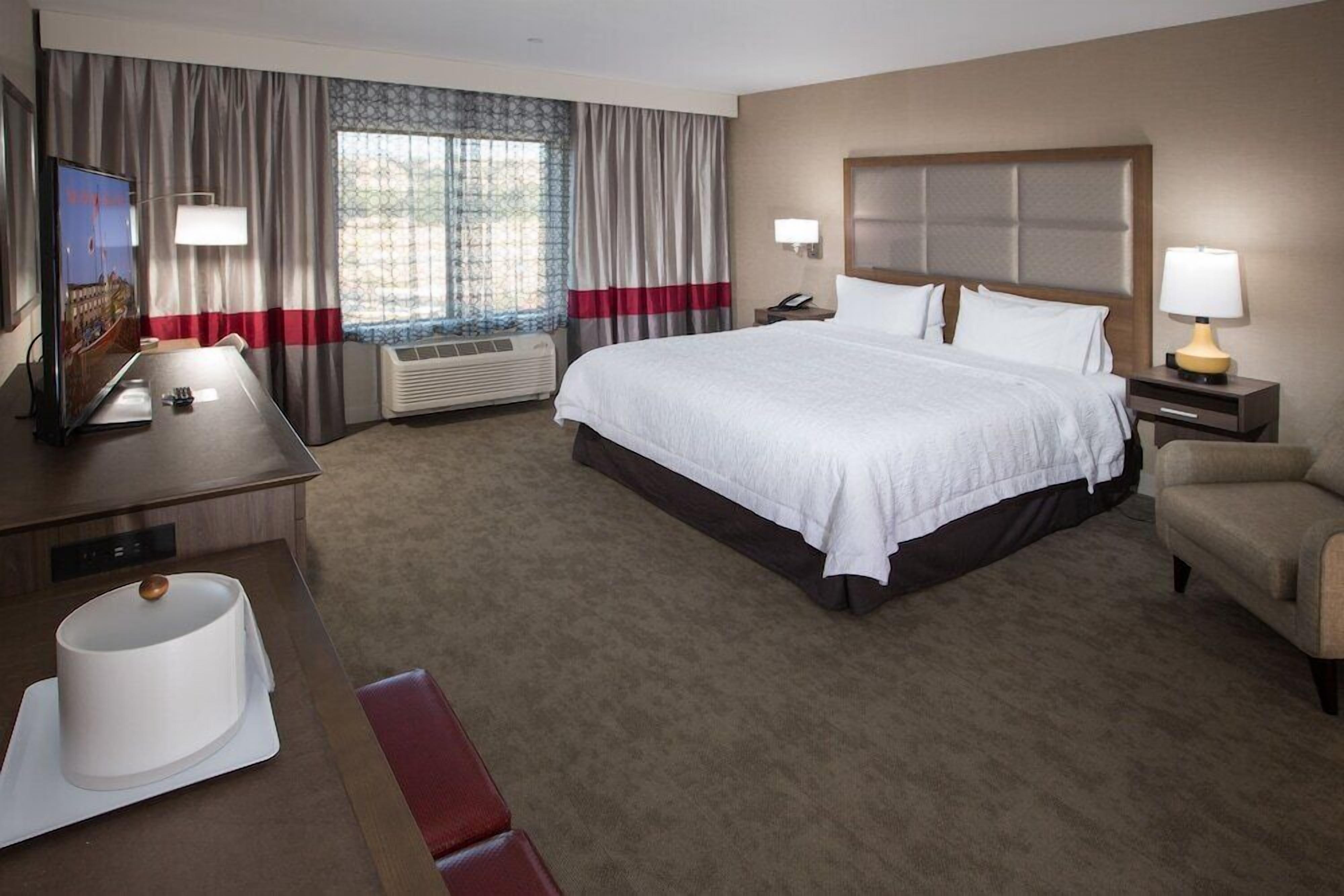 In-room safe, desk, laptop workspace, free WiFi