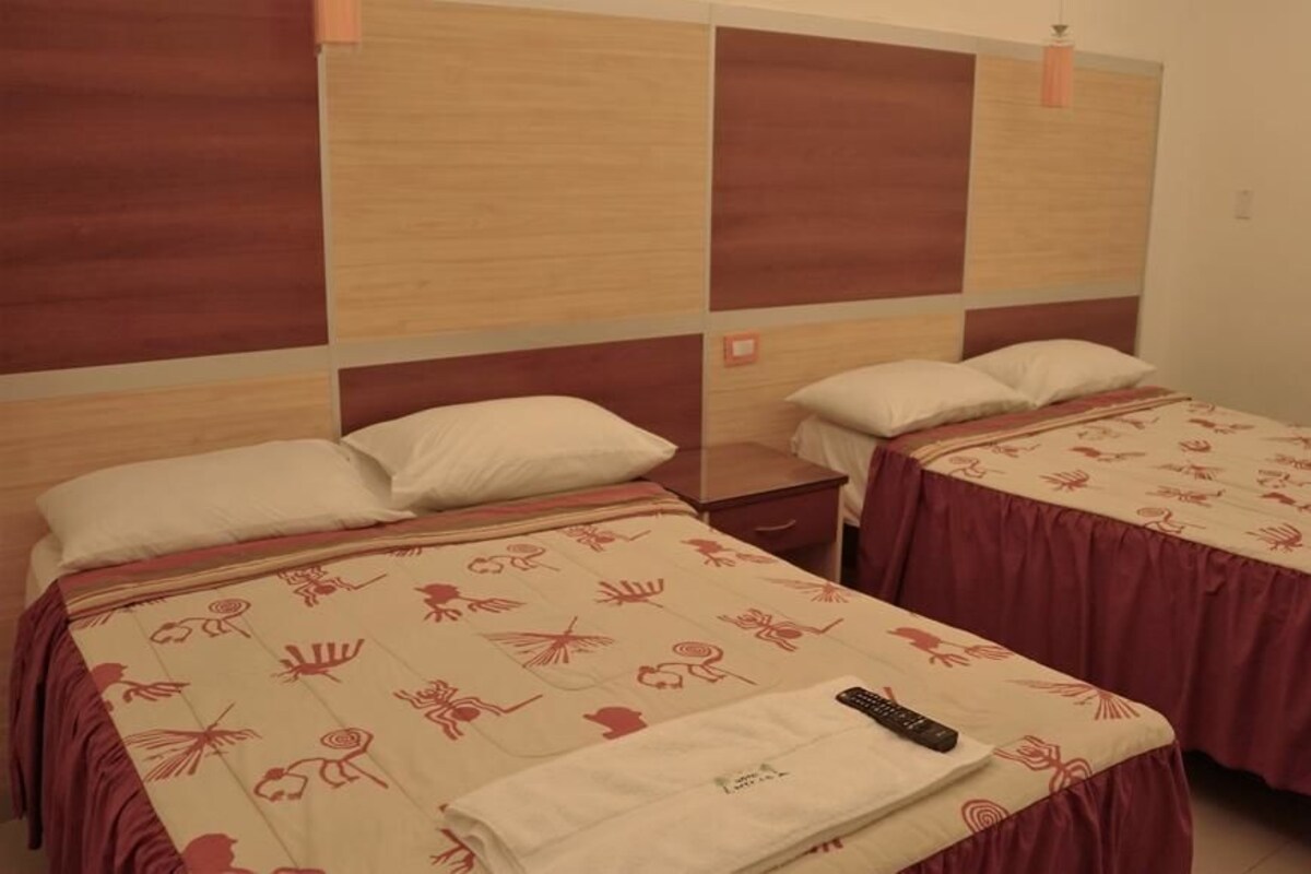 Deluxe Twin Room | Bathroom | Shower, free toiletries, hair dryer, towels