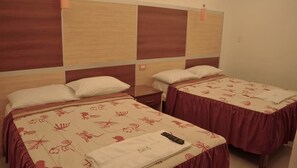 Deluxe Twin Room | Bathroom | Shower, free toiletries, hair dryer, towels