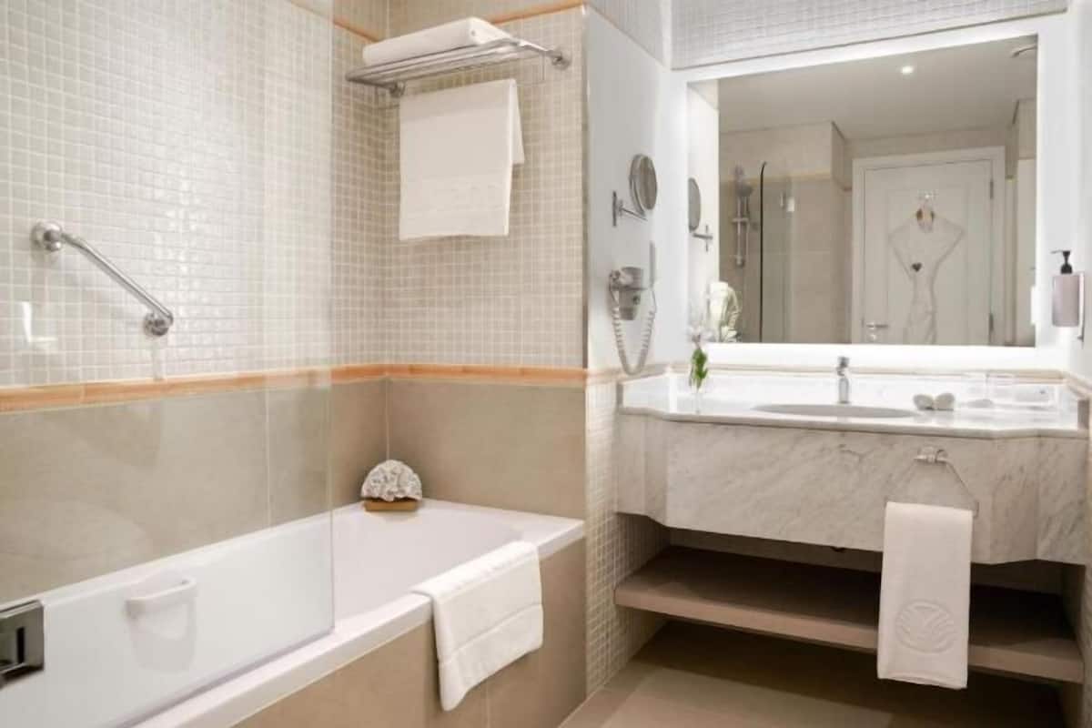 Bathroom | Hydromassage showerhead, free toiletries, hair dryer, bathrobes