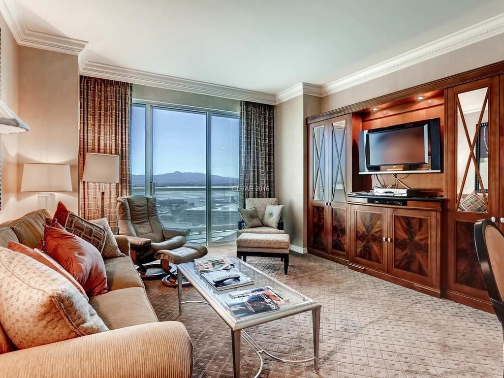 Luxury Condo, 1 Bedroom, Balcony, Mountain View | 1 bedroom, premium bedding, in-room safe, desk