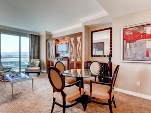 Luxury Condo, 1 Bedroom, Balcony, Mountain View | In-room dining