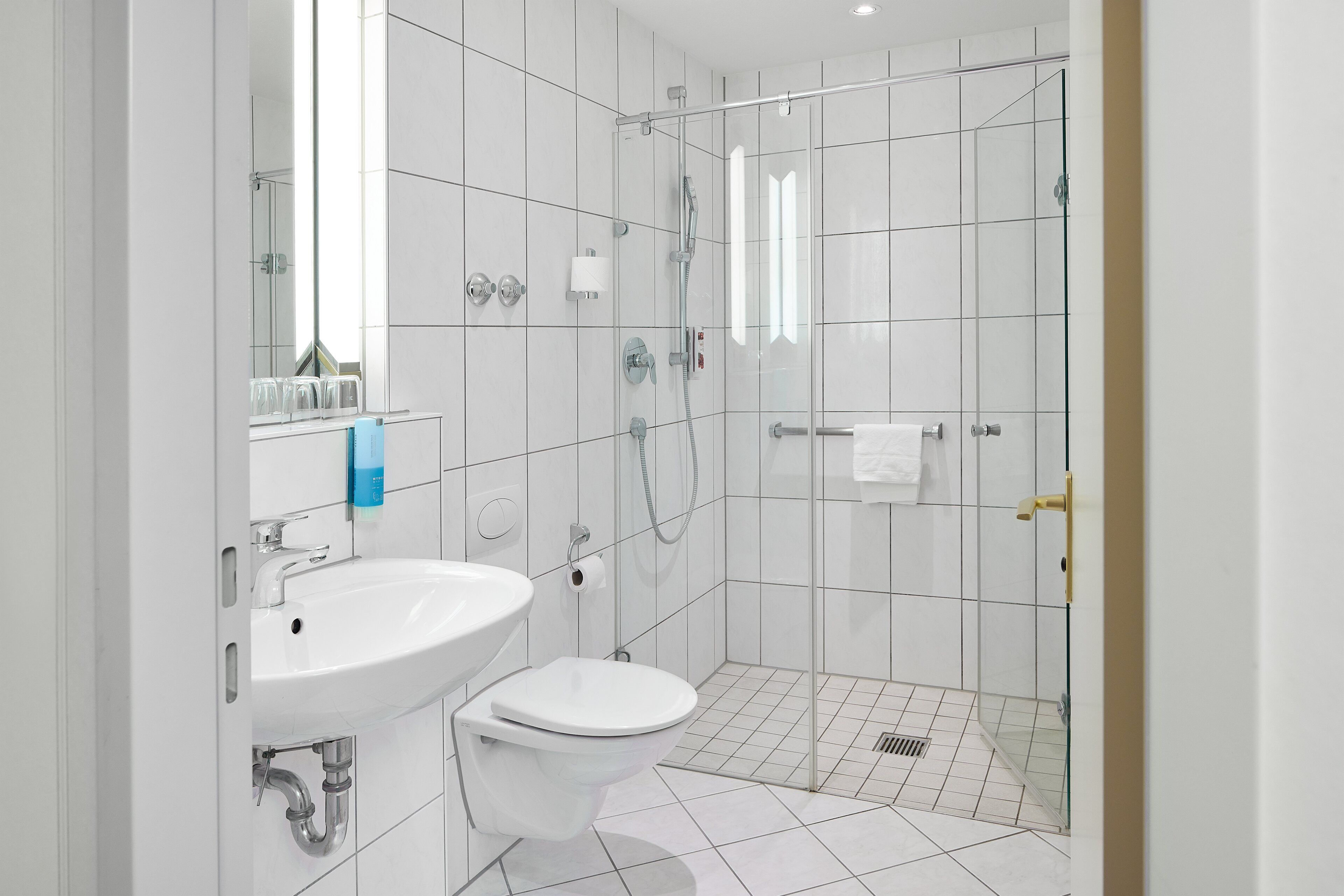 comfort double room | bathroom | shower, free toiletries, hair dryer, towels