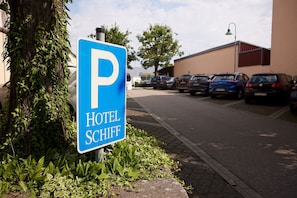 Free self-parking - Hotel Zum Schiff (Freiburg im Breisgau)