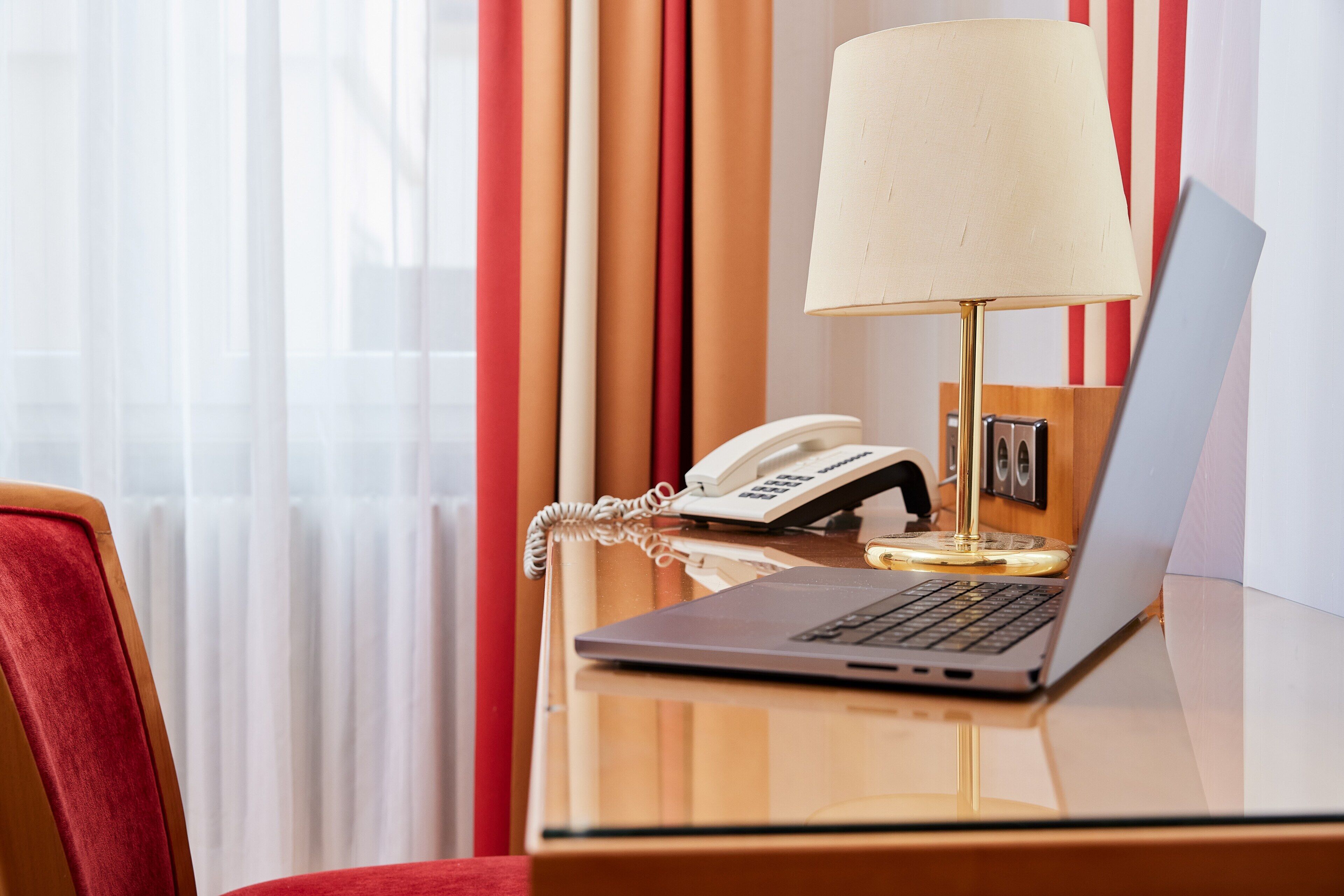 standard double room | 1 bedroom, minibar, in-room safe, desk