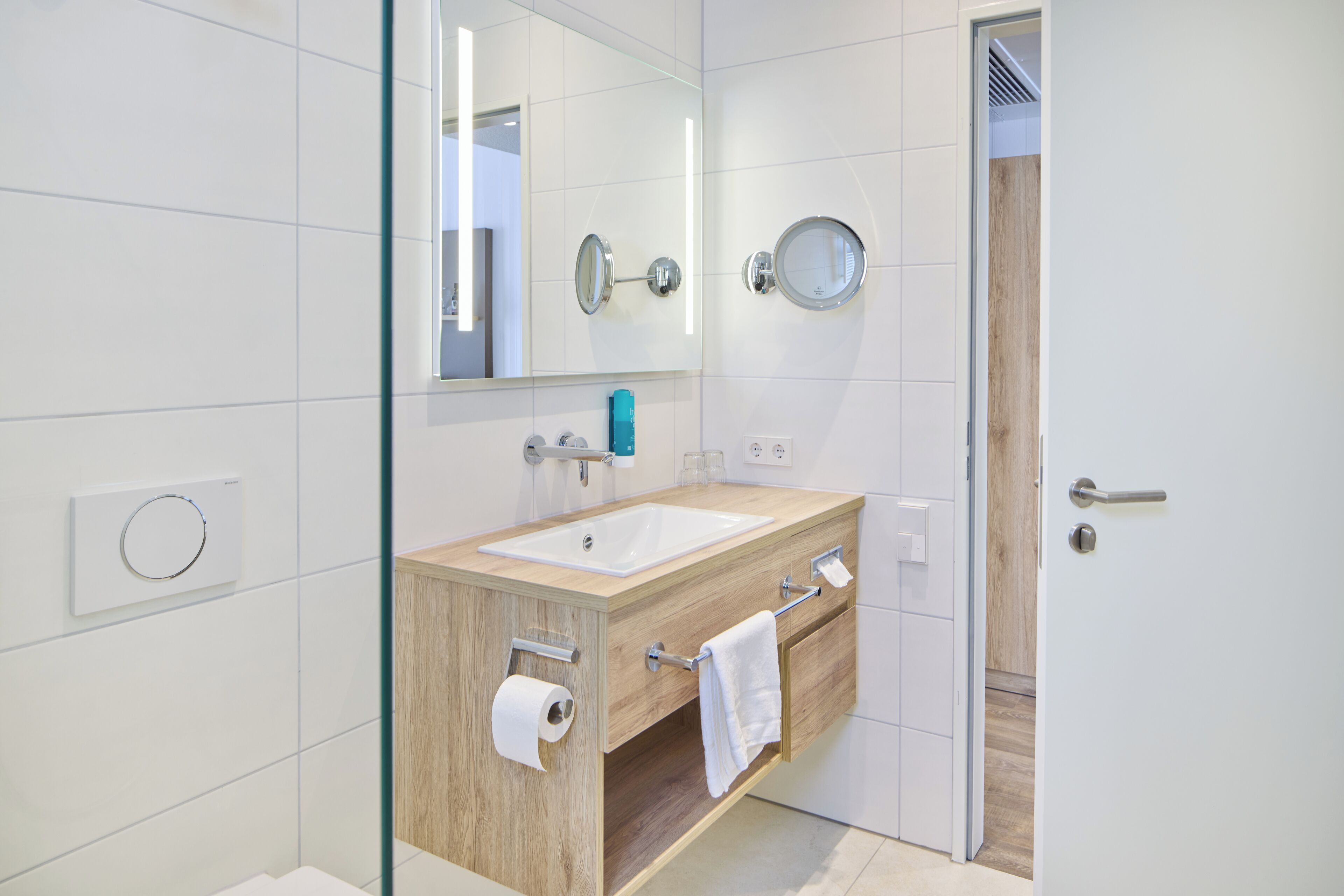 deluxe double room | bathroom | shower, free toiletries, hair dryer, towels