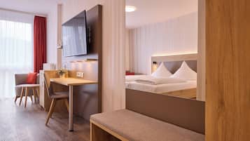 Habitación Deluxe doble | Minibar, caja fuerte, escritorio y espacio para trabajar con un portátil