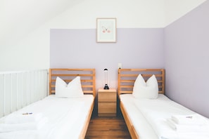 Quadruple Room | Desk, iron/ironing board, free WiFi, bed sheets - StayInn Freiburg Hostel & Guesthouse (Freiburg im Breisgau)