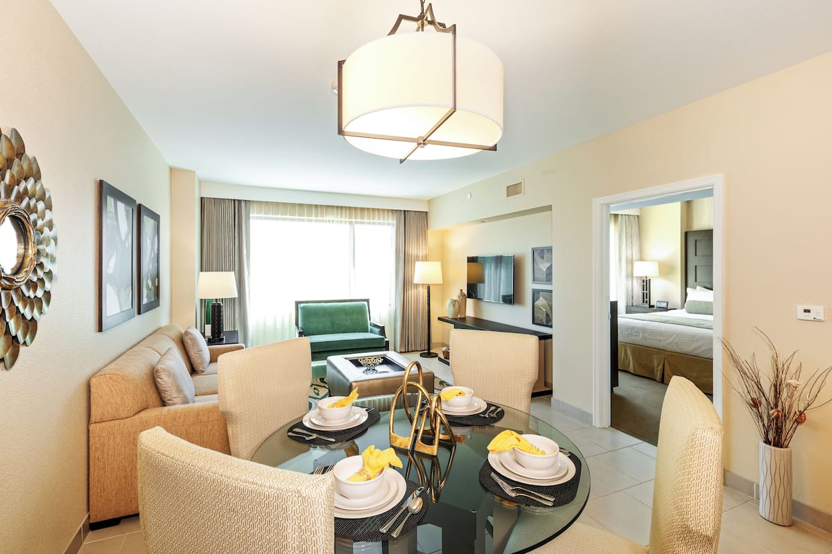 One Bedroom Suite | Dining room