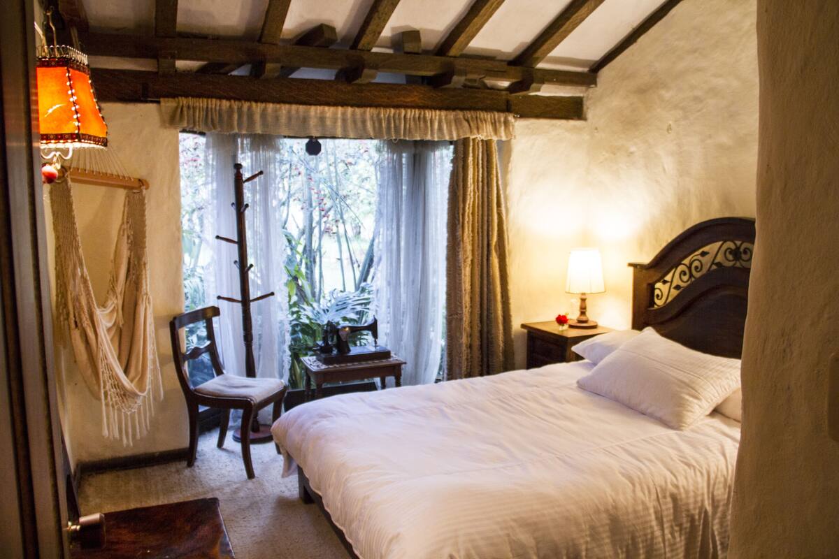Chambre Double, 1 lit double, salle de bains attenante, vue jardin | Lits pliants/supplémentaires, draps fournis