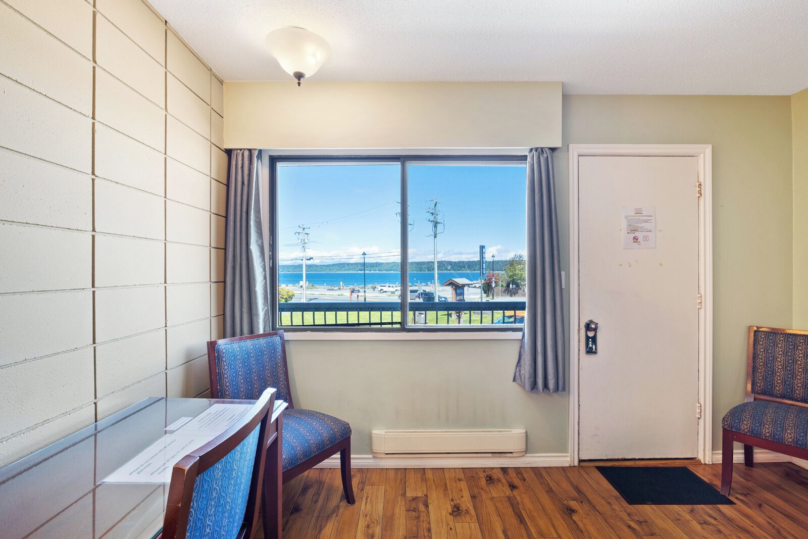 書桌、遮光布/窗簾、免費無線上網、床單