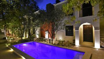 Outdoor pool, sun loungers