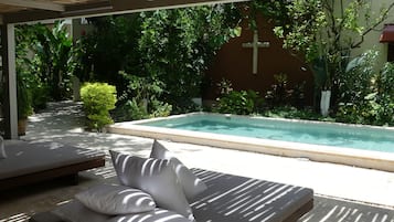 Außenpool, Liegestühle