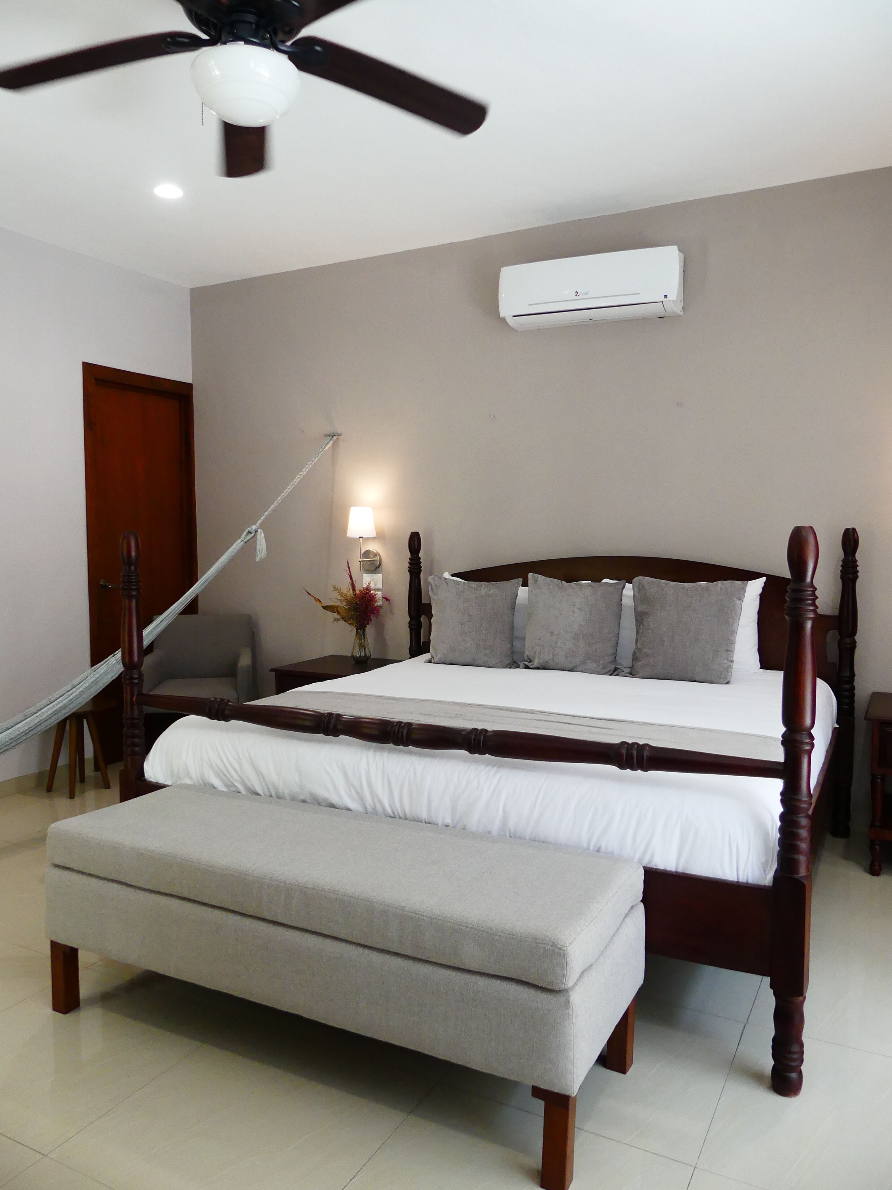 普通套房, 露台 | 高級寢具、特厚豪華床墊、迷你吧、遮光窗簾/窗簾