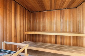 إستديو (Sauna) | ستائر تعتيم وتجهيزات عازلة للصوت ومكواة/لوح كي وواي فاي مجانًا