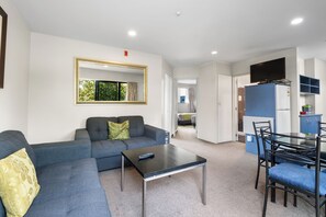 Two Bedroom Suite | Living area | 40-inch flat-screen TV with satellite channels, TV - Panorama Motor Lodge (Timaru)