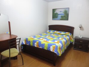 Iron/ironing board, rollaway beds, free WiFi