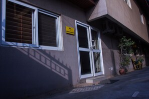 Property entrance - EED Pension Boutique Hotel (Lagos)