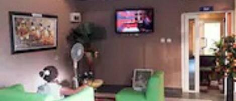 Coin salon dans le hall