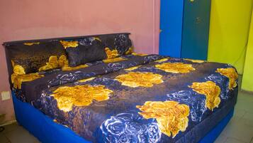 Superior Room, 1 Queen Bed | Desk, bed sheets