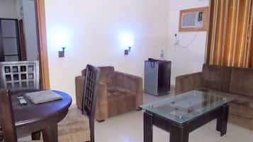 Business Room | Ruang tamu | TV skrin rata