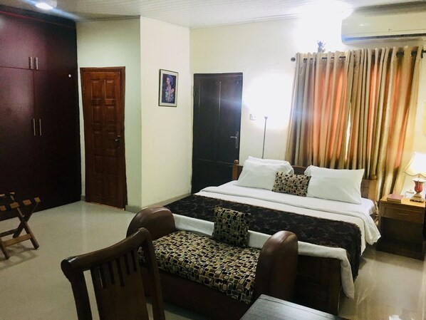 遮光布/窗簾、網路服務、床單