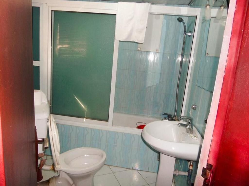 Badezimmer | Dusche, Regendusche, Handtücher, Seife