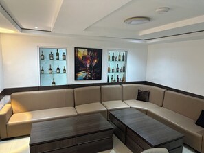 Lobby lounge