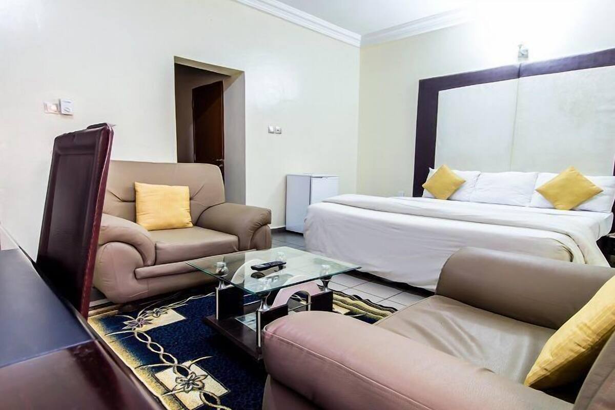 Diplomatic Room, 1 King Bed | Cofres nos quartos, escrivaninha, Wi-Fi de cortesia