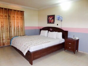 Habitación Deluxe, 1 cama de matrimonio | Escritorio y wifi gratis