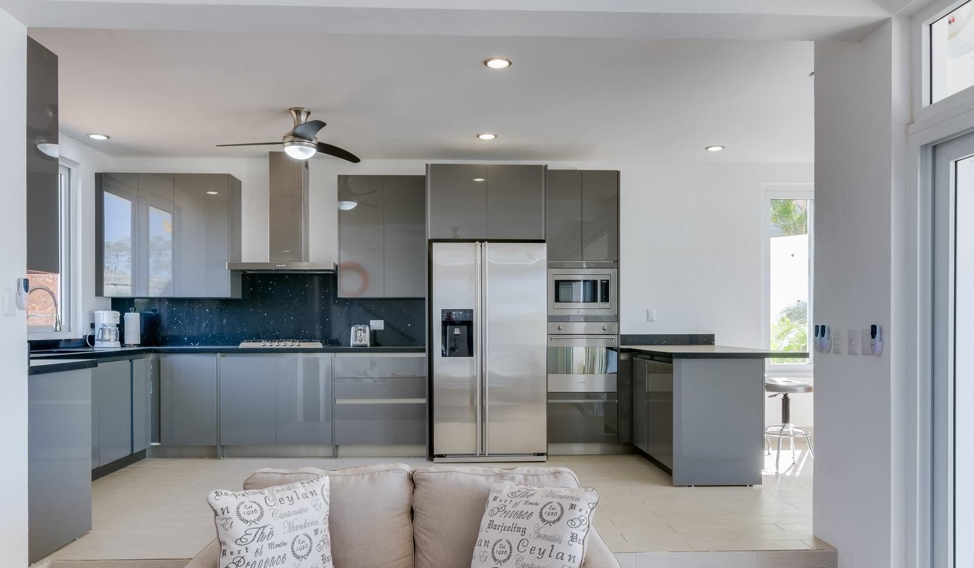 Full-size fridge, microwave, stovetop, coffee/tea maker