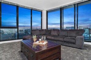 Luxury Penthouse, 2 Bedrooms, 2 Bathrooms, City View | Living area - Premier stays (Southbank)