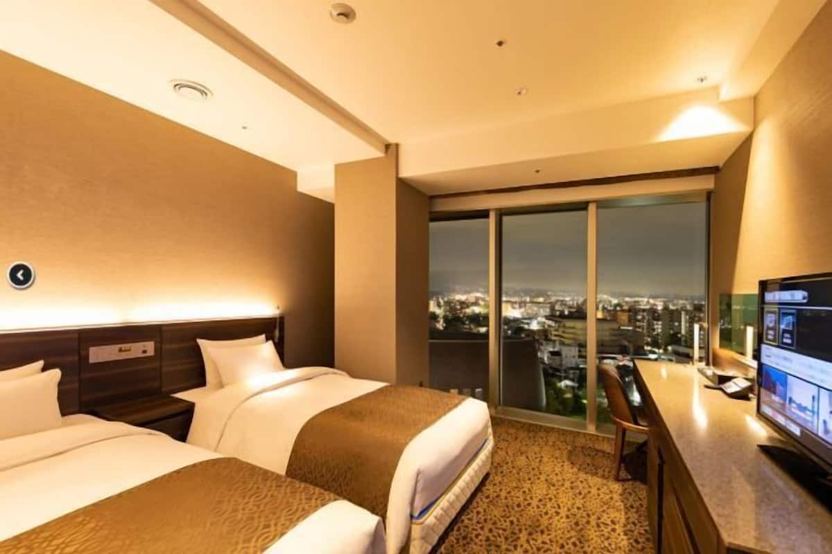 In-room safe, blackout curtains, soundproofing, iron/ironing board