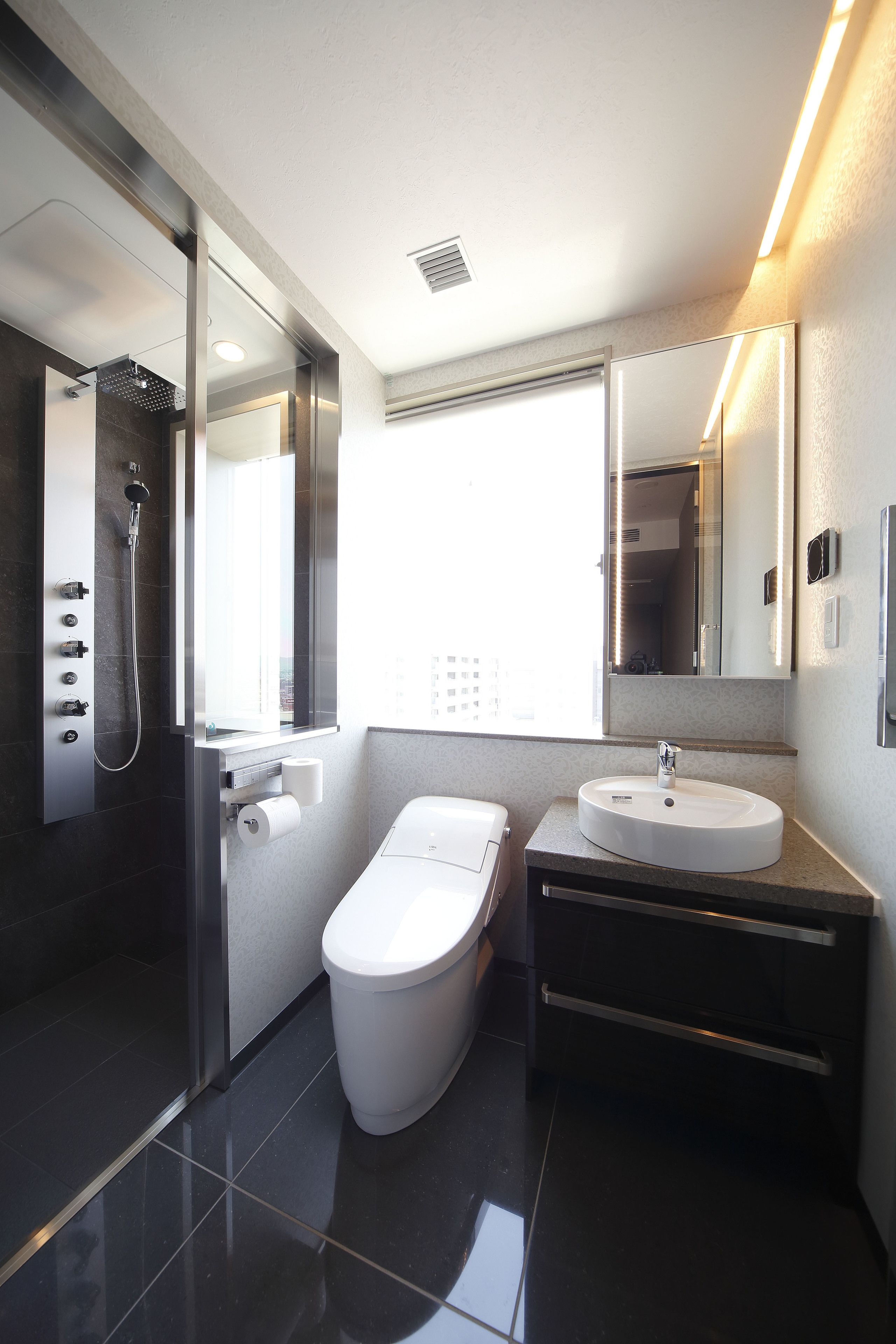 1 bedroom, in-room safe, blackout curtains, soundproofing