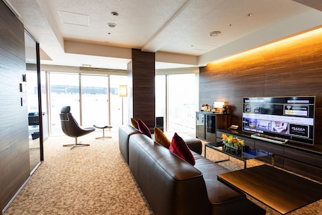 Flat-screen TV. Piazza Hotel Nara