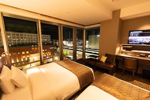 In-room safe, blackout curtains, soundproofing, iron/ironing board