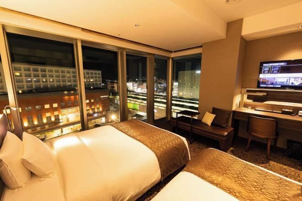 In-room safe, blackout drapes, soundproofing, iron/ironing board