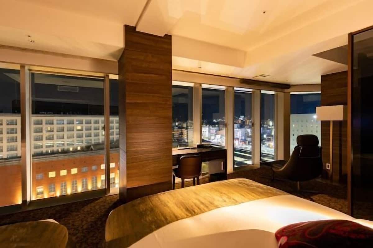 In-room safe, blackout curtains, soundproofing, iron/ironing board