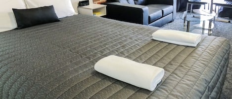 Habitación estándar | Escritorio, espacio para trabajar con un portátil, cortinas opacas